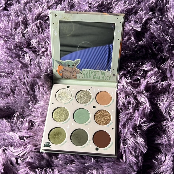 Mandalorian Eye Shadow Palette - Picture 3 of 4